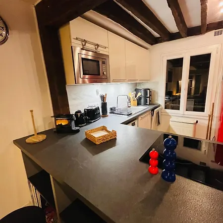 2 Pieces Pour 3 Pantheon Apartment
